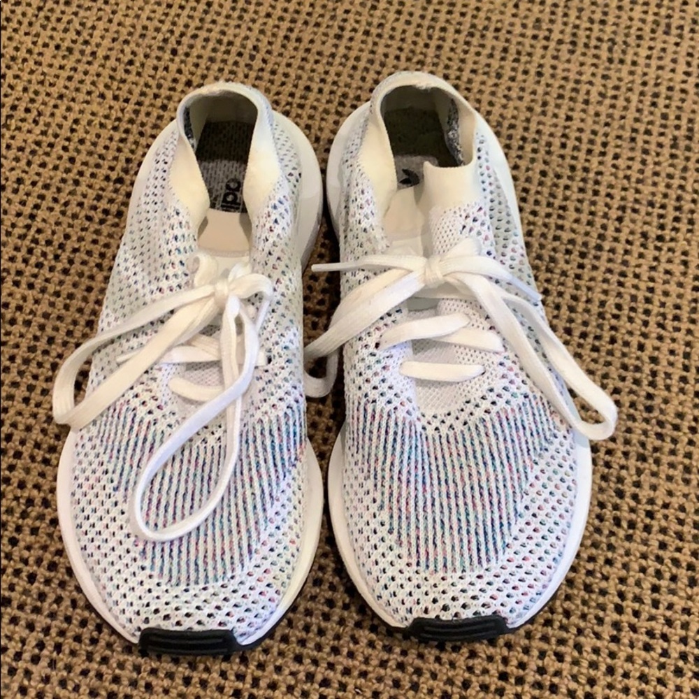 ADIDAS SNEAKERS SIZE 4.5. ONLY WORN A COUPLE TIMES